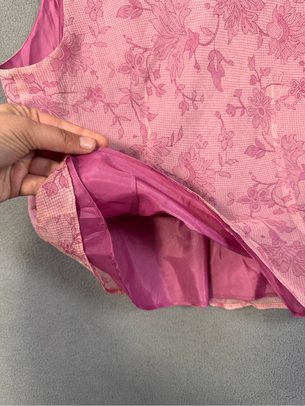 Vintage Y2K  ✨ Fairy 🧚 Sleeveless Pink Floral Ruffle Tie V Neck Silk Top, M - Picture 10 of 14